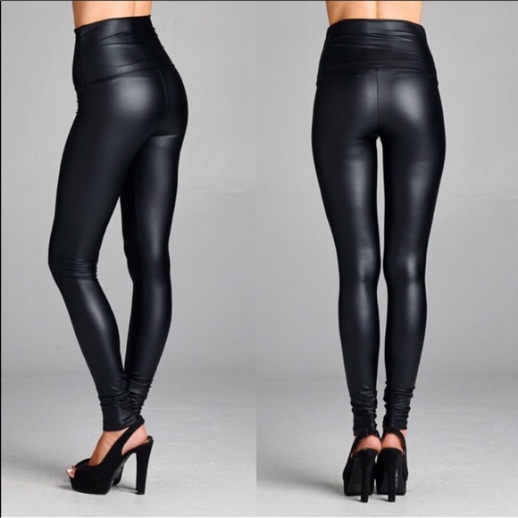 5⭐️BEST SELLING BLACK FAUX LEATHER- LEGGING - Picture 2 of 3